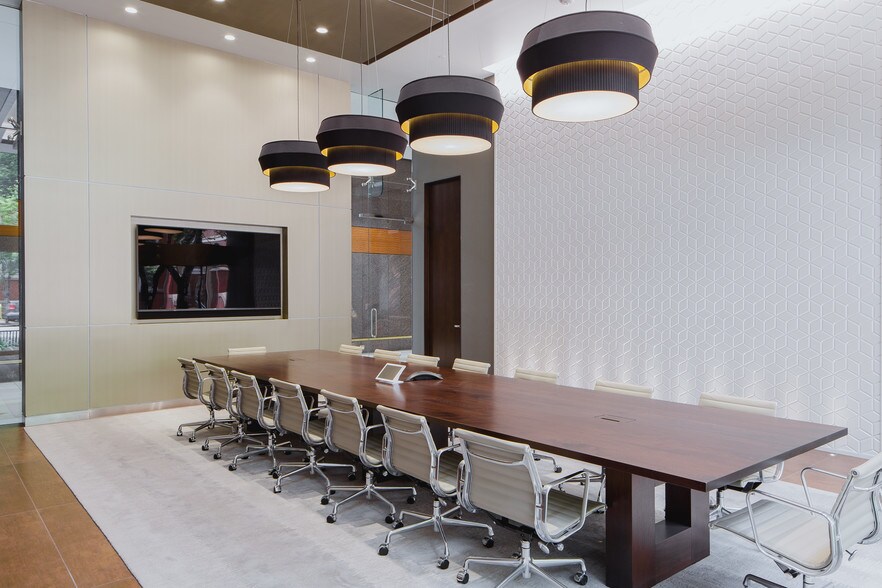 More Photos Of 500 N Akard St, Dallas Office For Lease