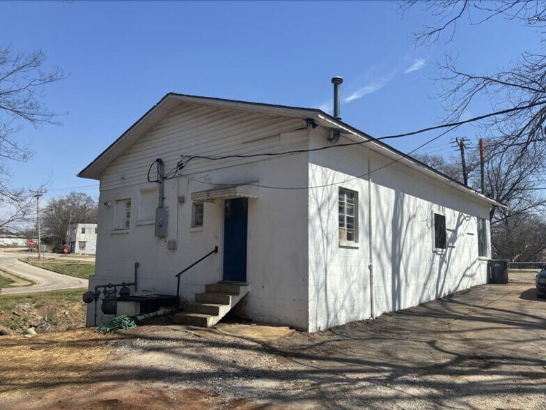 More Photos Of 1110 Green Ave, Greenville Freestanding For Sale