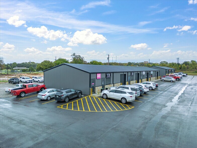 More Photos Of 200-225 West Side Dr, Decatur Light Distribution For Lease