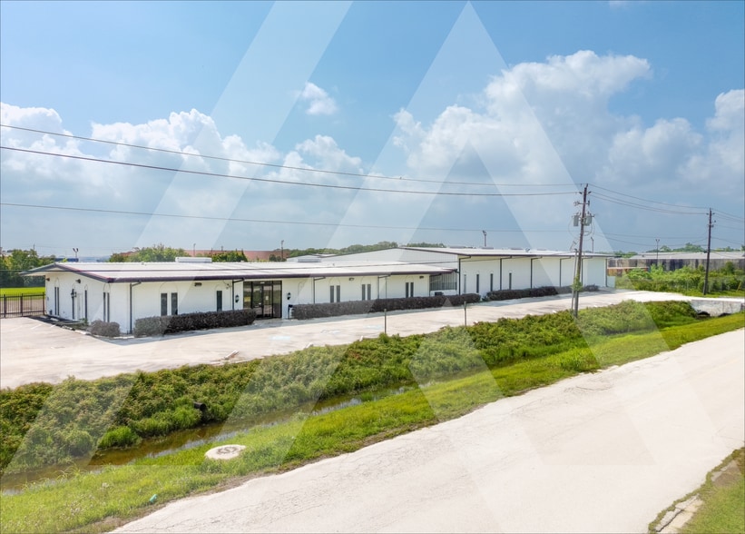 More Photos Of 8401 W Monroe Rd, Houston Warehouse For Lease