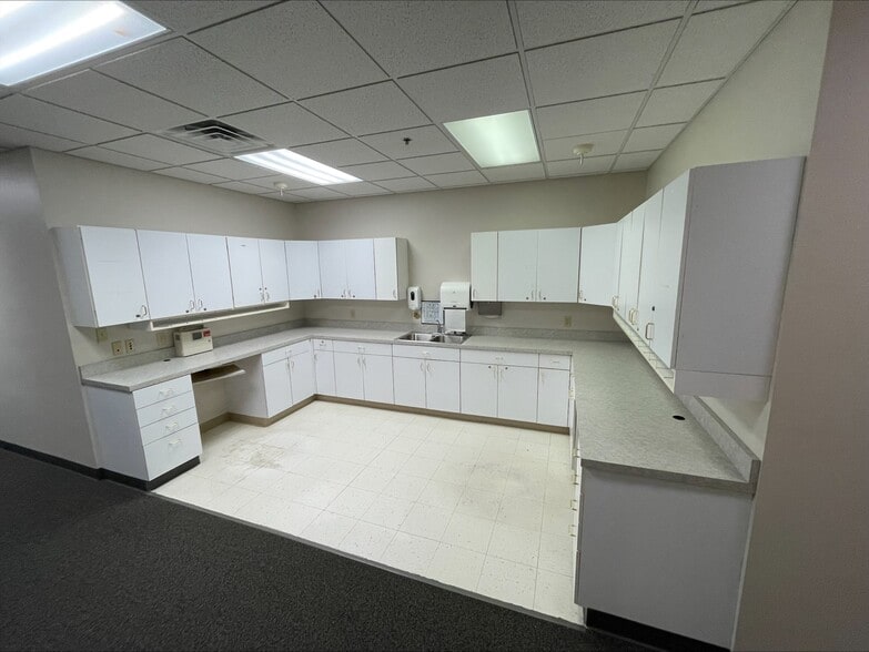 More Photos Of 230-270 E Day Rd, Mishawaka Medical For Lease