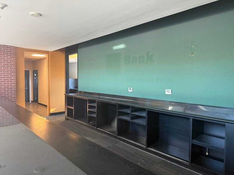 More Photos Of 2822 Middle Country Rd, Lake Grove Freestanding For Lease