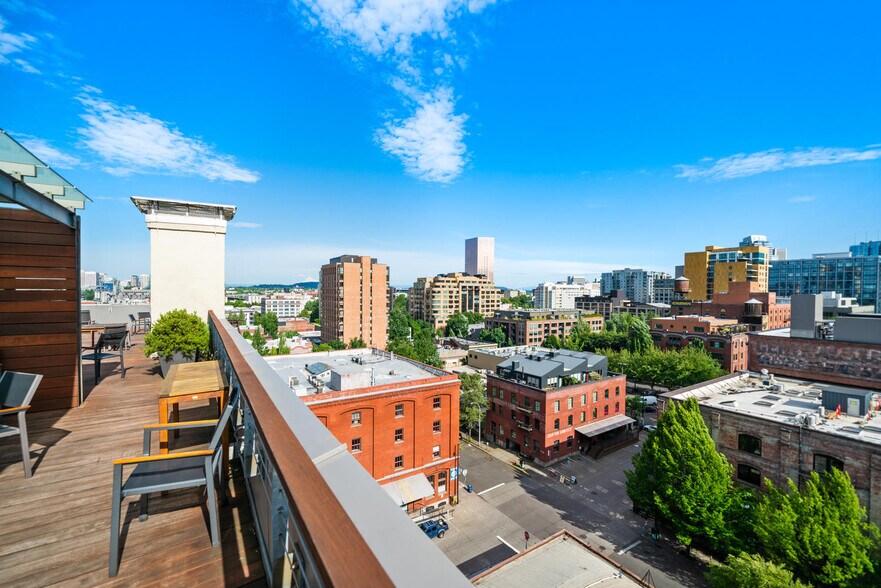 More Photos Of 1314 NW Irving St, Portland Office For Sale