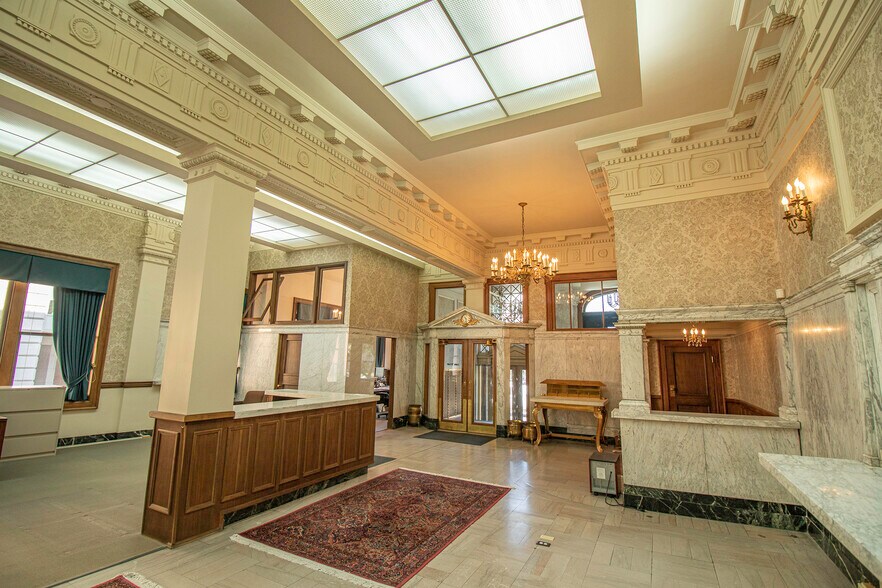 More Photos Of 301 Columbia St, Lafayette Office For Sale