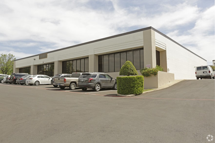 More Photos Of 2108-2110 Hurd Dr, Irving Unknown For Lease