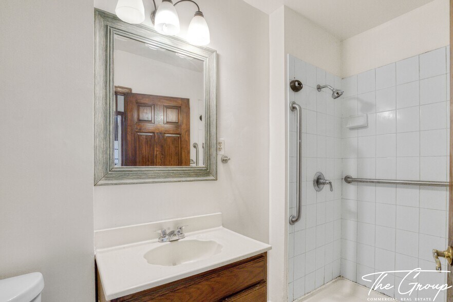 More Photos Of 856 W 47th St, Los Angeles Multifamily For Sale