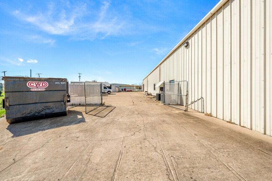 More Photos Of 110 Industrial Dr, Forney Showroom For Sale