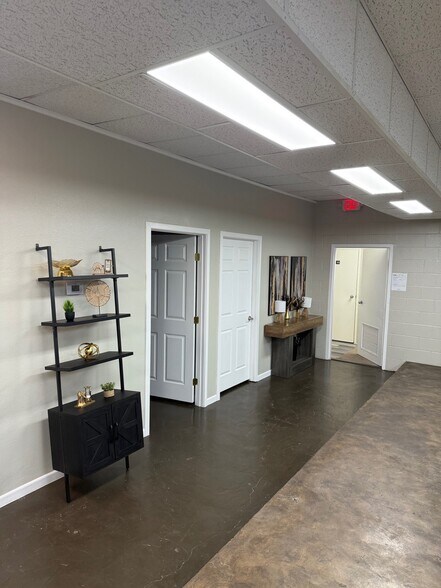 More Photos Of 201 N Winfree St, Dayton Office For Sale