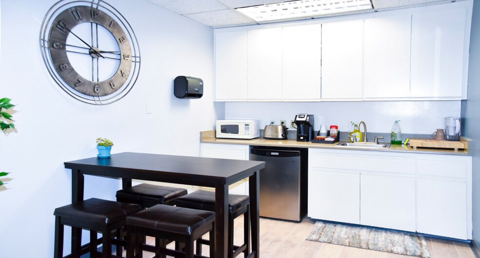 More Photos Of 7590 Fay Ave, La Jolla Unknown For Lease