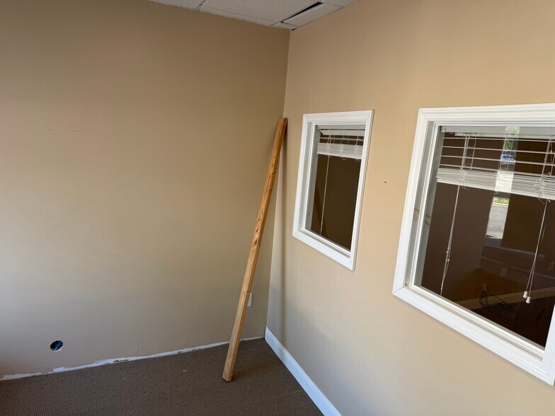 More Photos Of 409-419 Lake Ave, Nesconset Freestanding For Lease