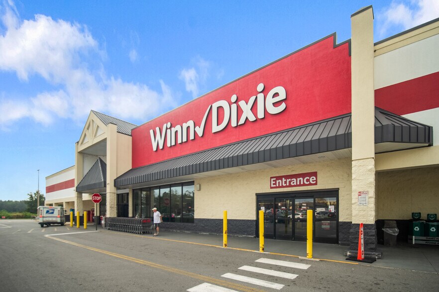 More Photos Of 727 W Noble Ave, Williston Supermarket For Lease