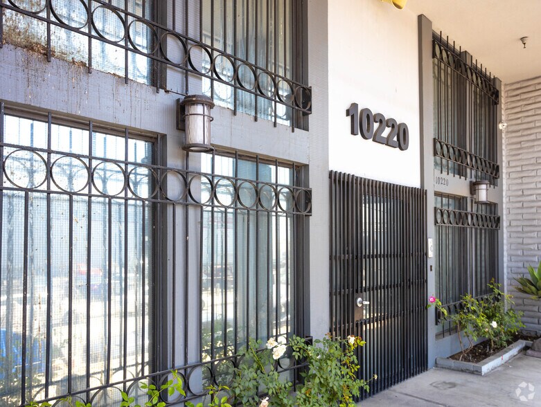 More Photos Of 10220 Norris Ave, Pacoima Warehouse For Sale