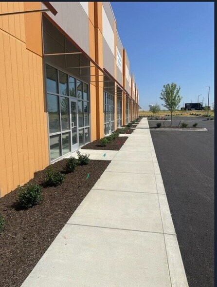 More Photos Of 485 International Dr, Jeffersonville Light Distribution For Lease