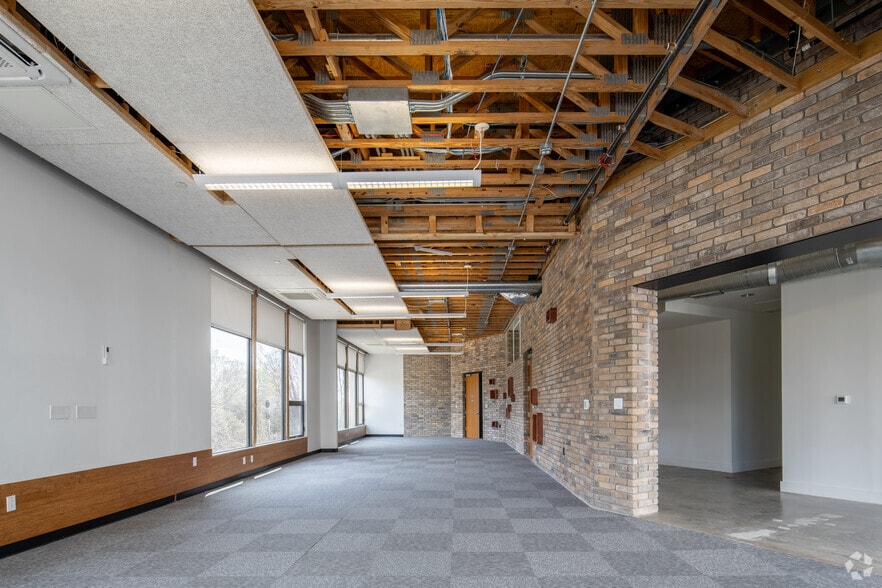 More Photos Of 2921 E 17th St, Austin Loft Creative Space For Sale