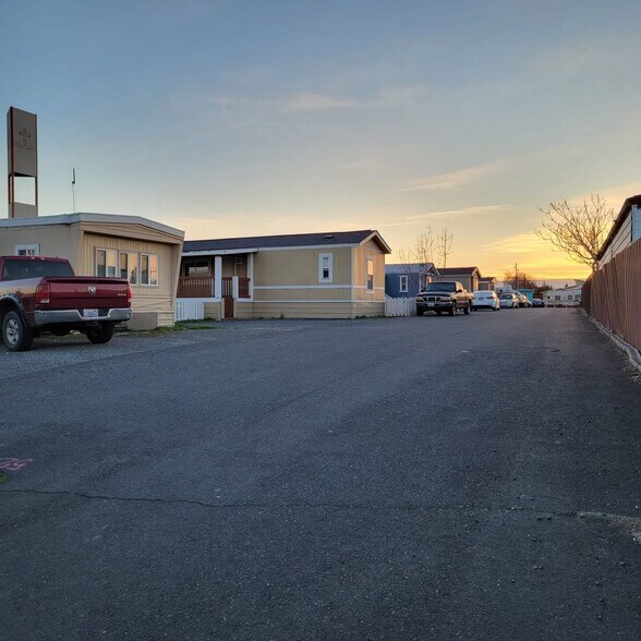 More Photos Of 711 2nd Ave SW, Quincy Hotel For Sale