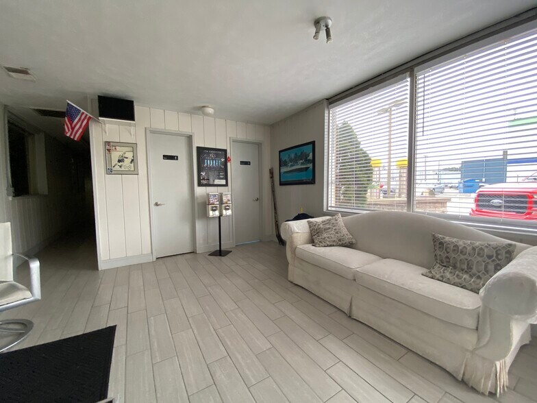 More Photos Of 3417 Franklin St, Michigan City Carwash For Sale