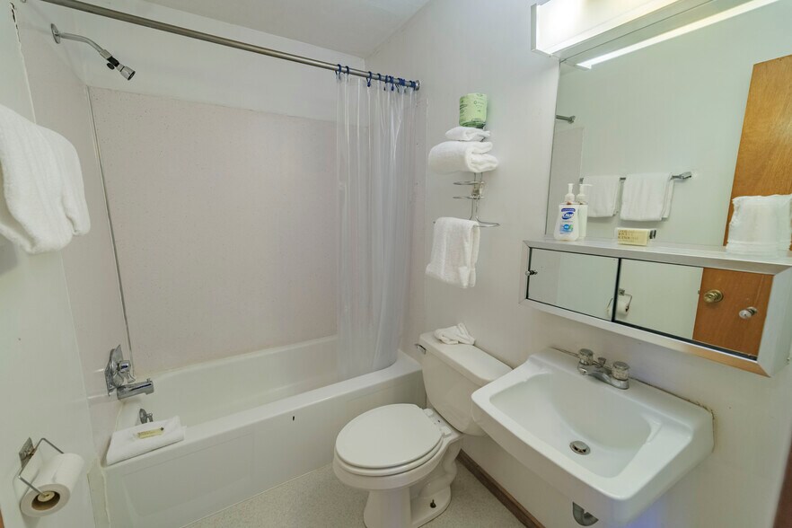 More Photos Of 6 Abroad Rd, West Dover Hotel For Sale