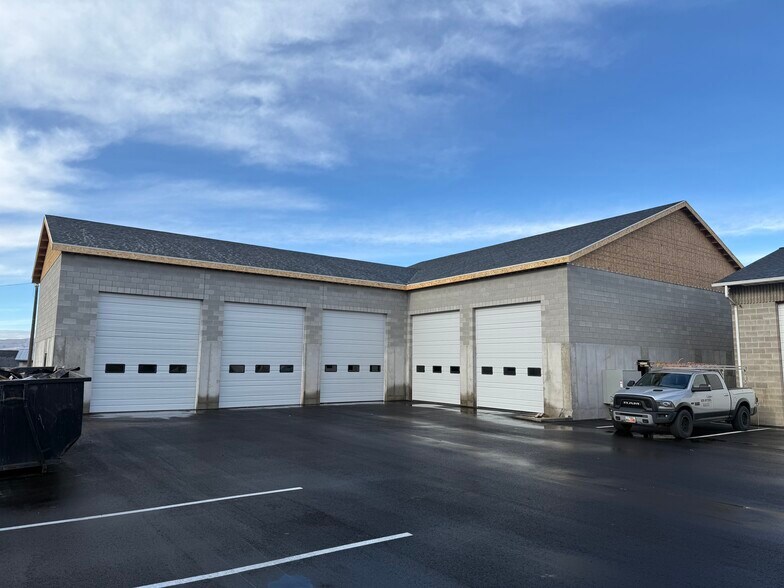 More Photos Of 482 S Commerce Rd, Orem Warehouse For Lease