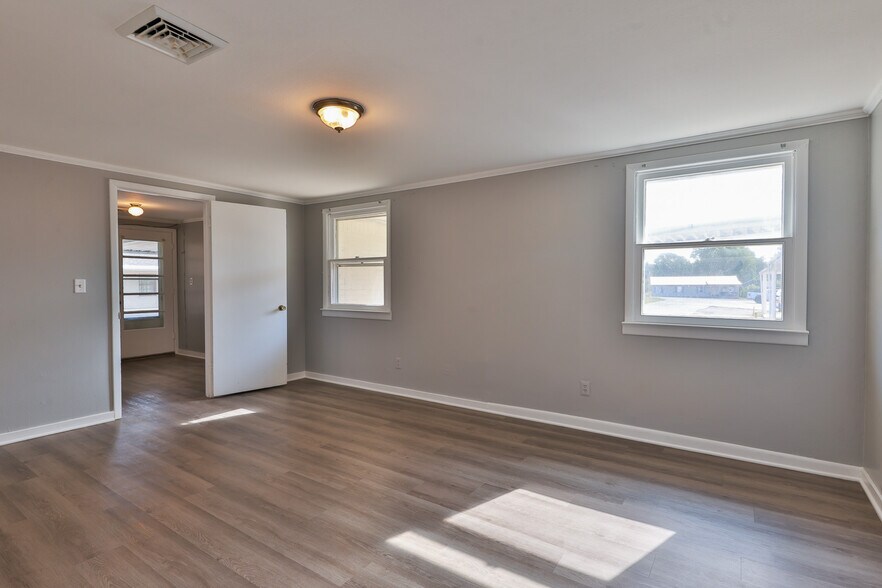 More Photos Of 551 Elm St, Martin Hotel For Sale