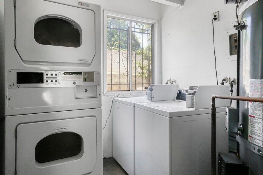 More Photos Of 1973-2015 W 22nd St, Los Angeles Apartments For Sale