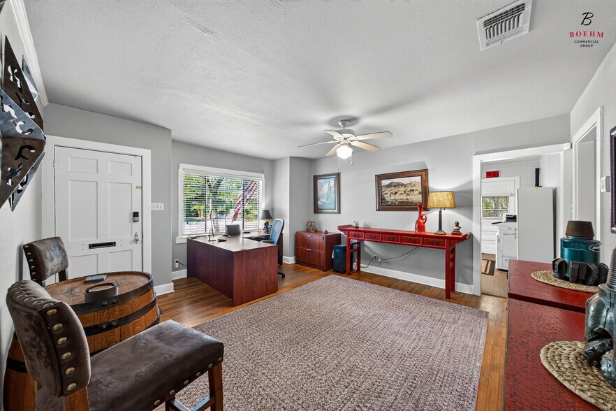 More Photos Of 115 Oak Park Dr, Boerne Office For Sale