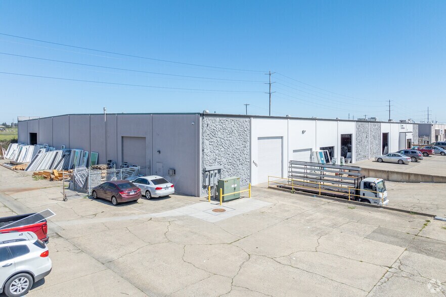 More Photos Of 8581 23rd Ave, Sacramento Warehouse For Sale