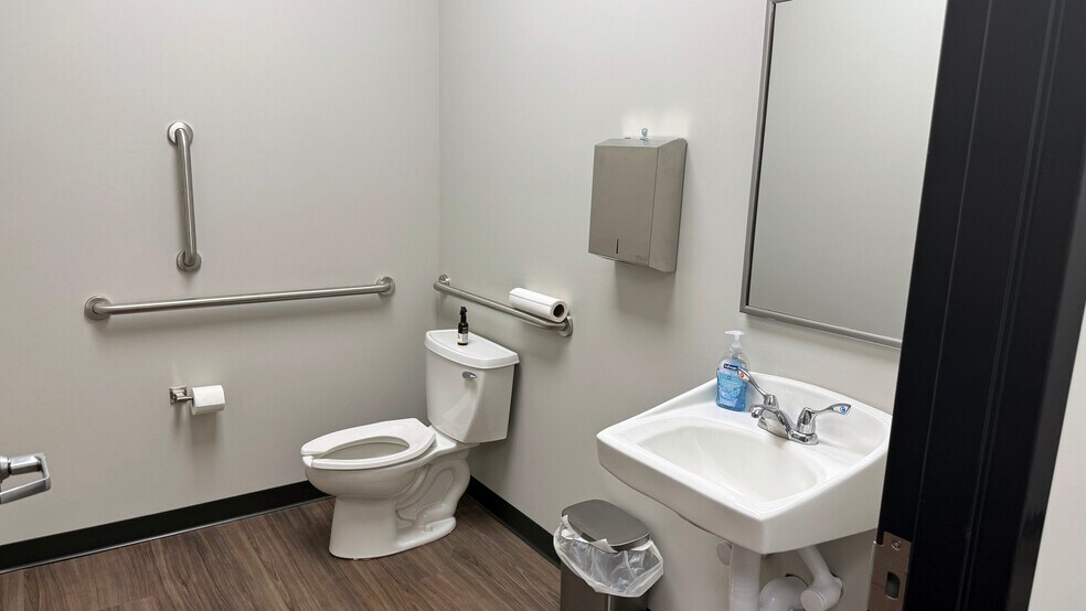 More Photos Of 1451-1487 W South St, Ozark General Retail For Lease