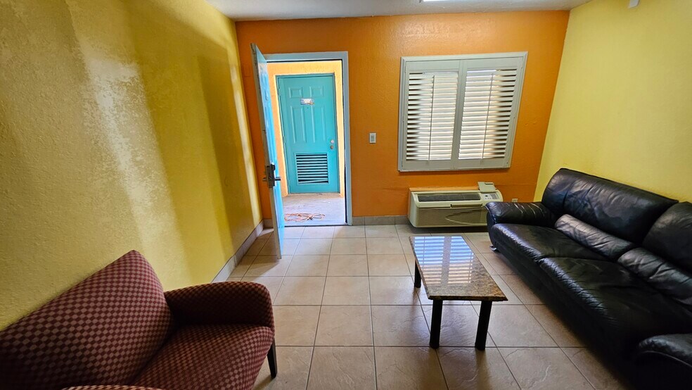 More Photos Of 670 E Vine St, Kissimmee Hotel For Sale