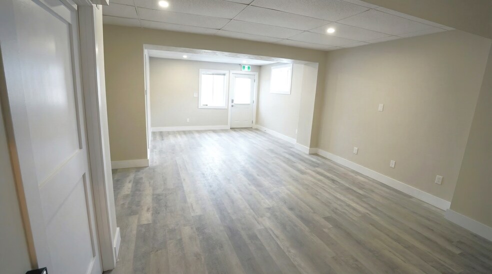 More Photos Of 39 Shade St, Cambridge General Retail For Lease