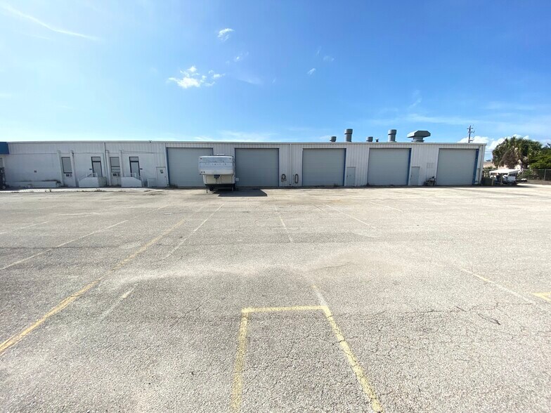 More Photos Of 23180 Harper Ave, Port Charlotte Service For Lease