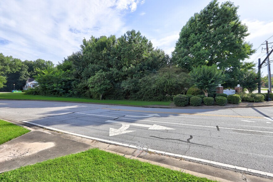 More Photos Of 500 W Lanier Ave, Fayetteville Land For Lease