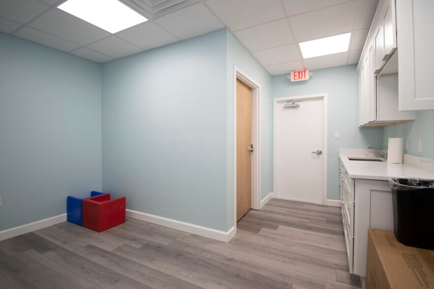 More Photos Of 4535 Tamiami Trl, Port Charlotte Office For Lease