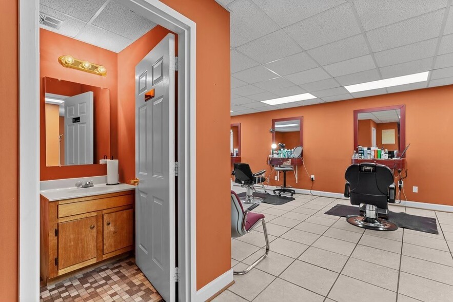 More Photos Of 1211-1221 Mall Dr, Richmond Office For Lease