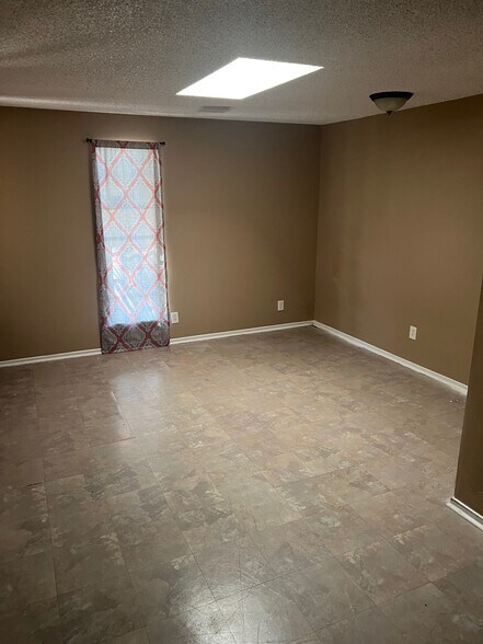More Photos Of 1685 Cypress Dr, El Centro Healthcare For Lease