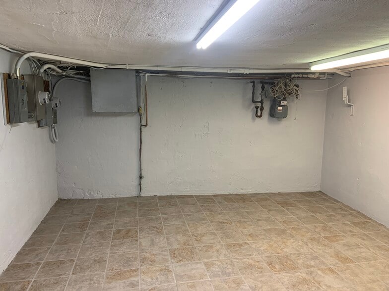 More Photos Of 2718-2720 Washington Blvd, Arlington Freestanding For Lease