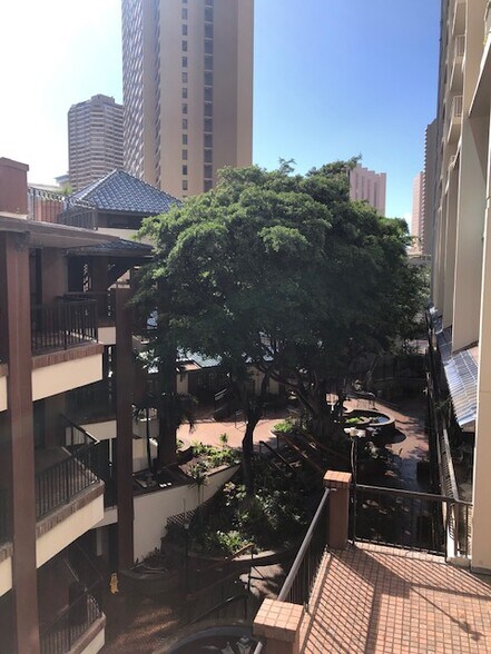 More Photos Of 438-444 Hobron Ln, Honolulu Office For Lease