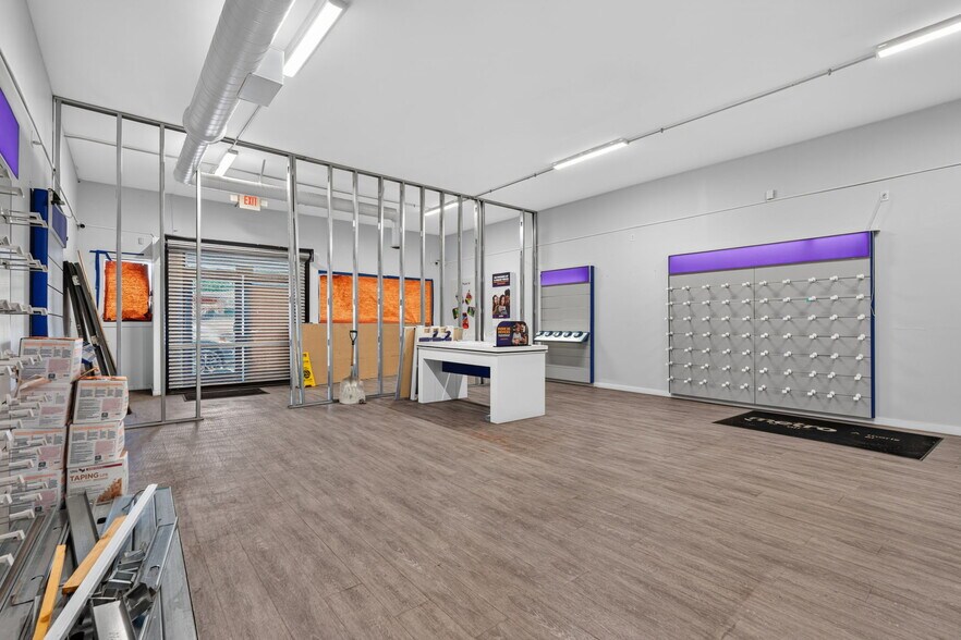 More Photos Of 1005 W Broadway Ave, Minneapolis Storefront For Sale