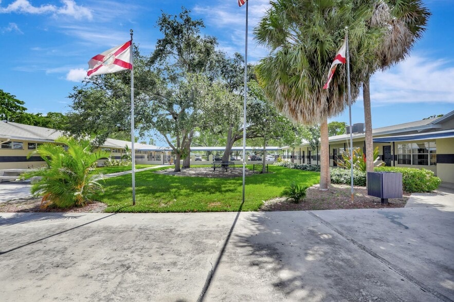More Photos Of 959 SE 6th Ave, Deerfield Beach Schools For Sale