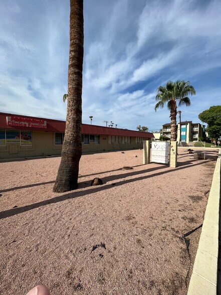 More Photos Of 1701 W Glendale Ave, Phoenix Medical For Sale