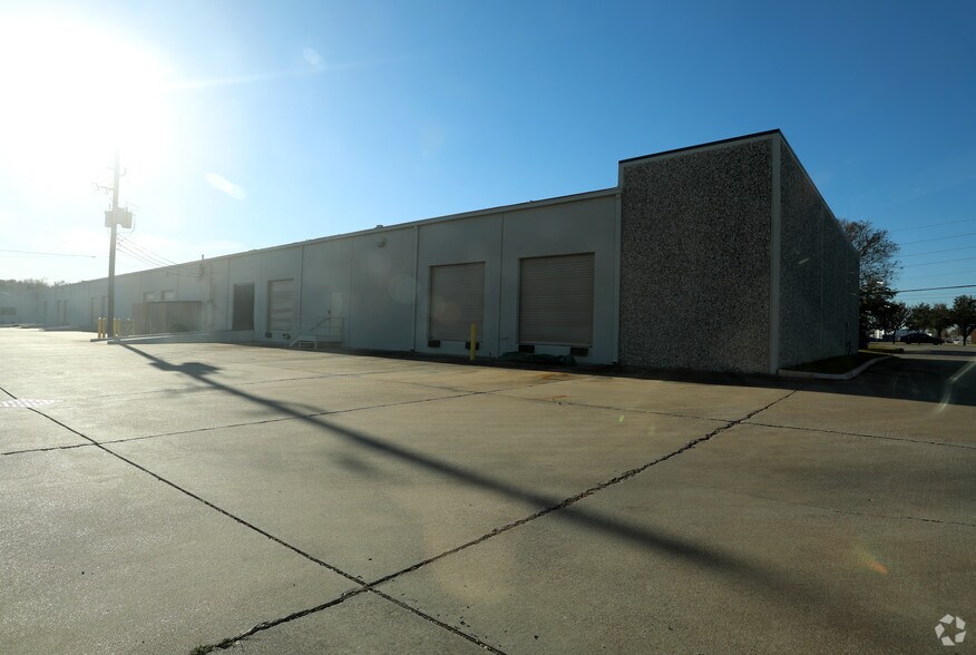 More Photos Of 7240 Brittmoore Rd, Houston Unknown For Lease