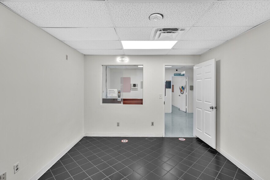 More Photos Of 6067 Hollywood Blvd, Hollywood Office For Lease