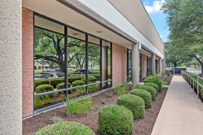 More Photos Of 2120 W Braker Ln, Austin Light Distribution For Lease