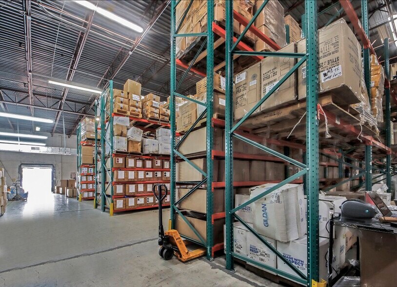 More Photos Of 4915 NW 159th St, Miami Lakes Warehouse For Lease