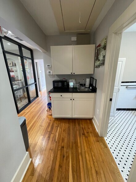 More Photos Of 58 Folly Road Blvd, Charleston Office Residential For Lease