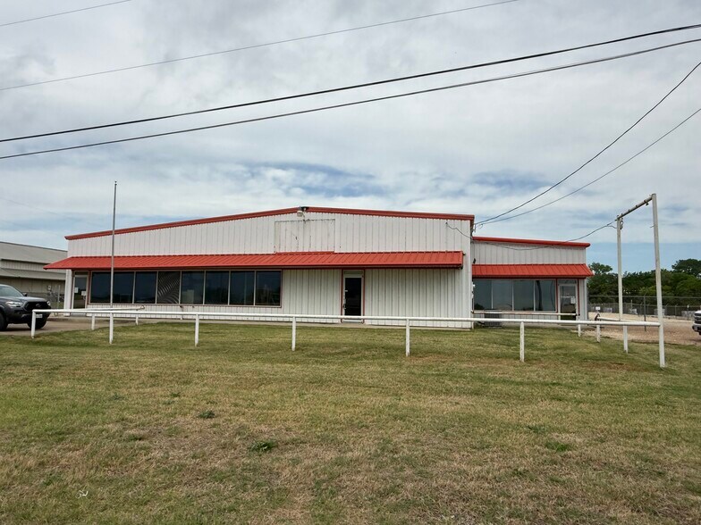 Primary Photo Of 419 Enterprise Blvd, Hewitt Flex For Lease