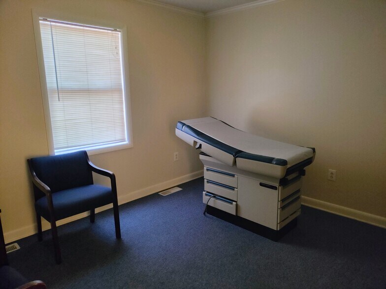More Photos Of 516 Beaumont Rd, Fayetteville Medical For Lease