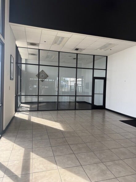 More Photos Of 4625 Wible Rd, Bakersfield Auto Dealership For Lease