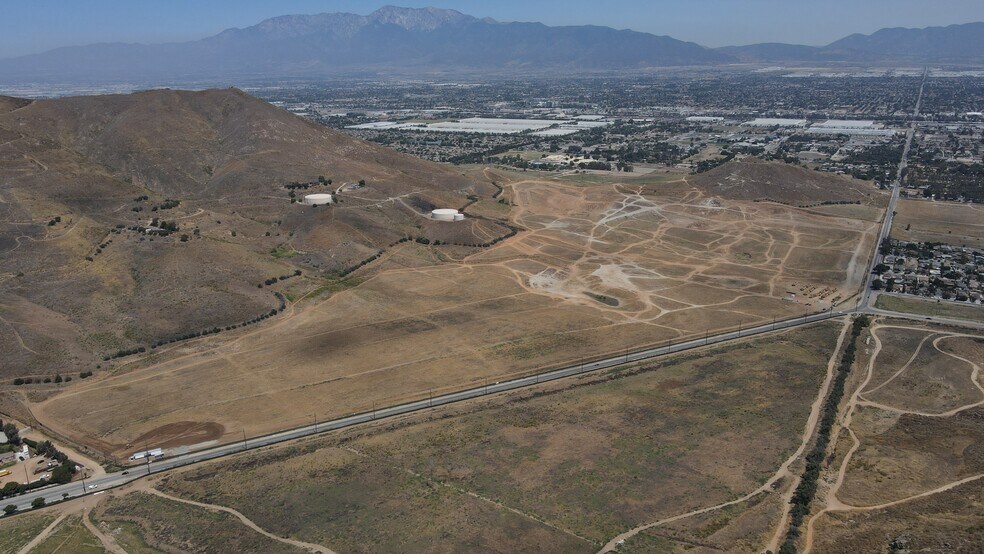 More Photos Of 7th Street & Locust Ave, Fontana Unknown For Lease