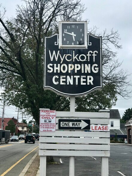 More Photos Of 637-651 Wyckoff Ave, Wyckoff General Retail For Lease