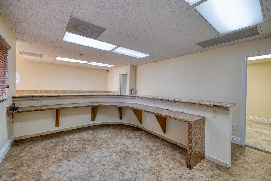 More Photos Of 2950 E Flamingo Rd, Las Vegas Office For Lease